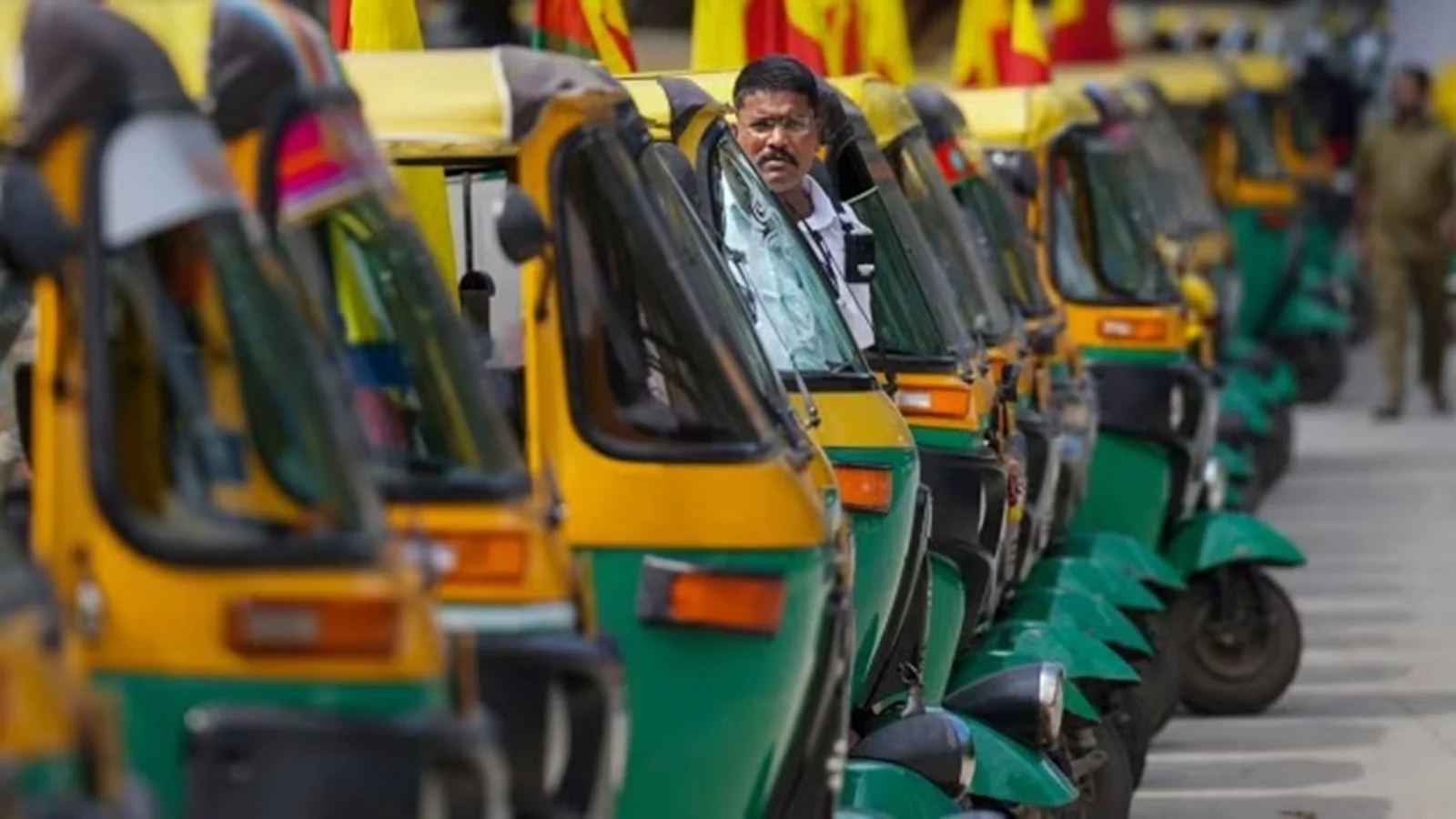 Tamil Nadu Govt opposes decision of Auto Drivers Federation!! Old fare will be followed!!