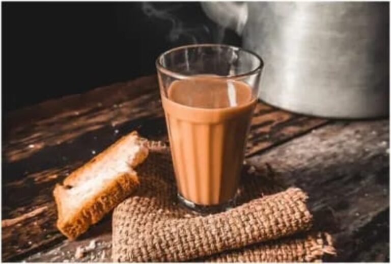 ஒருமுறை தயாரித்த தேநீரை அடிக்கடி சூடாக்கி குடிக்கும் பழக்கம் இருக்கா? பெரிய ஆபத்து வெயிட்டிங்!!
