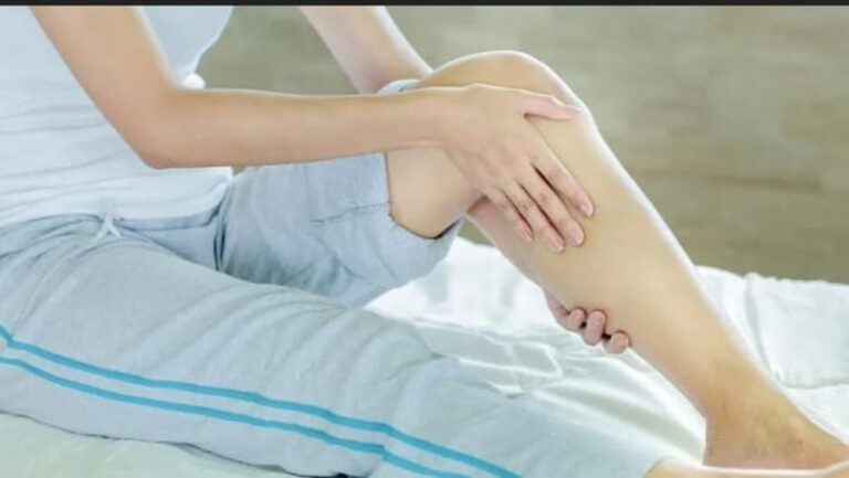 திடீர்னு கால் நரம்பு இழுத்து பிடிக்குதா? இரவு நேரத்தில் இந்த பிரச்சனை அதிகமாக இருக்கா? இதற்கான காரணமும் தீர்வும்!!