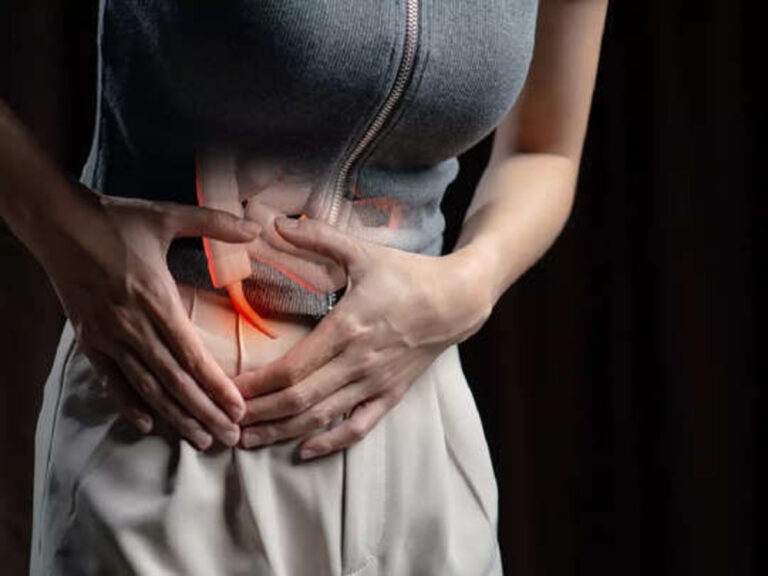 Health Tips: உங்களுக்கு வலது பக்க அடிவயிற்றில் கடுமையான வலி ஏற்பட இதுதான் காரணம்!!