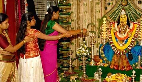 வீட்டில் தெய்வீக சக்தியை அதிகரிக்க செய்ய வேண்டிய 4 முக்கிய செயல்கள்..!!