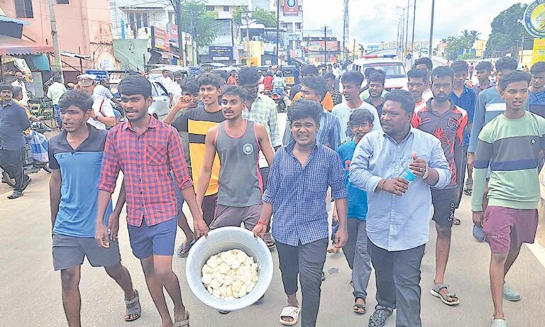 ஒரு டிரம் வெறும் 500க்கு.. பன்றிக்கு இரையாகிறது அரசு விடுதி மாணவர்களின் உணவு!