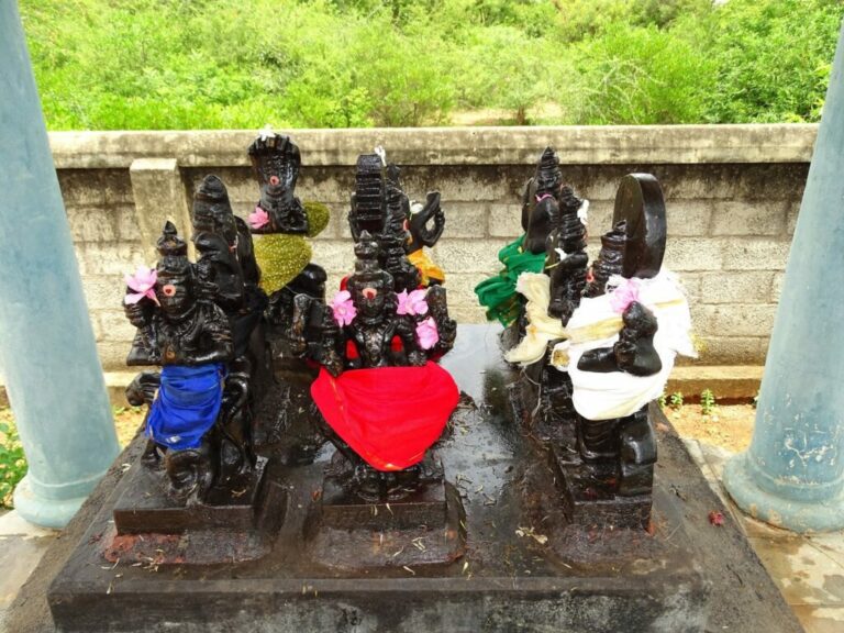 இந்தப் பொருட்களை வைத்து நவகிரகங்களை வழிபடுவதன் மூலம் உங்கள் ஆயுளும், செல்வமும் அதிகரிக்கும்..!!