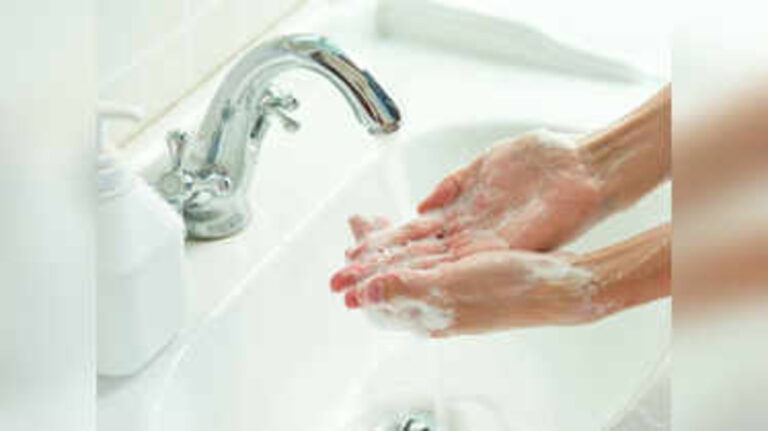 எதற்கு எடுத்தாலும் சுத்தம் பார்பவரா நீங்கள்? அப்போ உங்களுக்கு இந்த நோய் அபாயம் ஏற்படலாம்!!