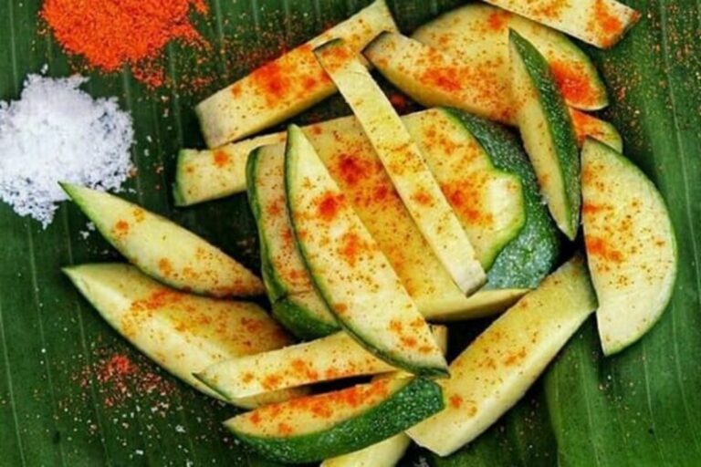 நினைத்தாலே எச்சில் ஊறவைக்கும் பச்சை மாங்காயில் இத்தனை நன்மைகள் நிறைந்திருக்கா!!