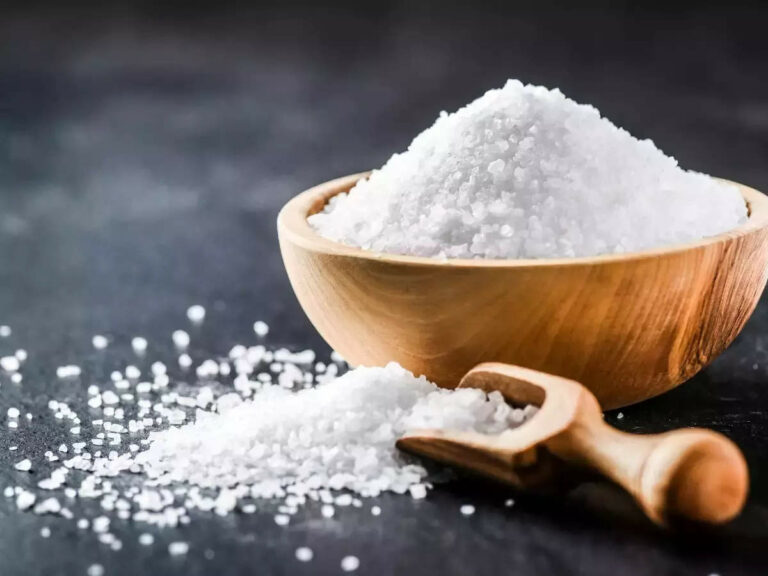 சமையலறை மேடையின் மேல் வைக்கக் கூடாத 5 பொருட்கள்..!! பணக் கஷ்டத்தை ஏற்படுத்துமாம்..!!