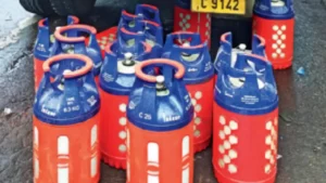 Housewives are happy!! Indian Oil releases unexploded cylinder.. No more fear of fire!!