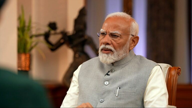 Don't be afraid.. the Income Tax Department will not come!! Prime Minister Modi spoke sarcastically!!