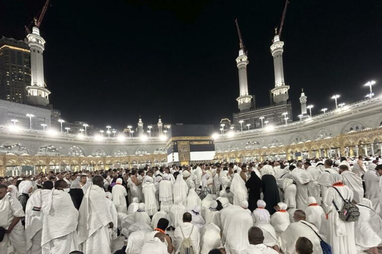 Saudi Arabia suddenly cancels accommodation for Hajj pilgrims!! The status of 52,000 Indians is in question!!