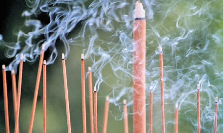 Chillane Burnate with Incense Sticks in Deathly Beware 'Teathmant' Rotula