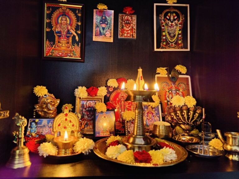 உங்கள் வீட்டு பூஜை அறை 24 மணி நேரமும் தெய்வ கடாட்சத்துடனும், வாசனையுடனும் இருக்க வேண்டுமா..?? இதை செய்யுங்கள் போதும்..!!