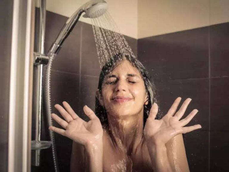 என்னது.. காலையில் குளிப்பது உடலுக்கு ஆபத்தா? அப்போ எது குளிக்க சிறந்த நேரம் தெரியுமா?