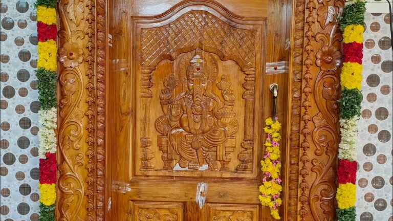 வீட்டில் எப்பொழுதும் தெய்வீக சக்தி நிறைந்திருக்க நிலை வாசலில் இதை செய்யுங்கள்..!!