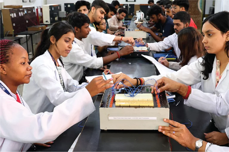 Super offer for women!! Government Polytechnic offers education and Rs. 10,000 cash!!