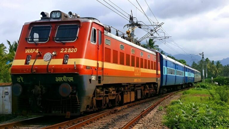 ரெயில் பயணிகள் கவனத்திற்கு.. டிக்கெட் புக் செய்வதற்கு முன் கட்டாயம் இதை தெரிந்துக் கொள்ளுங்கள்!!