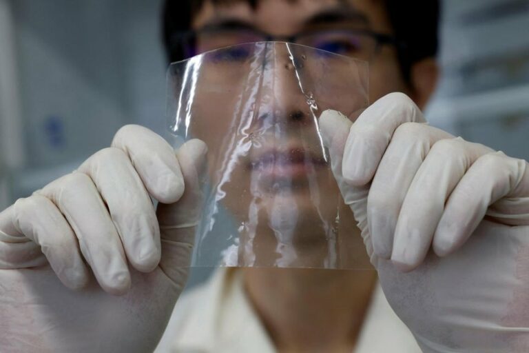 Crazy invention that makes the world look back!! Plastic that dissolves in water!!