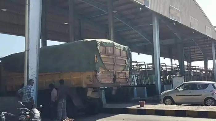 Tolls collected in violation of the court ban! Lorry owners protest by blocking the road