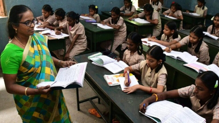 அரசு பள்ளி தற்காலிக ஆசிரியர்களுக்கு வந்த குட் நியூஸ்; ரூ27.20 கோடி நிதி ஒதுக்கீடு!!
