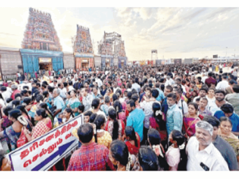 முருக பக்தர்கள் மாநாடு! வண்டி வண்டியாக வந்து குவியும் மக்கள் கூட்டம்!
