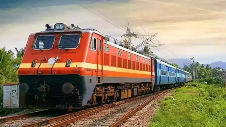 மாதாந்திர ரயில் டிக்கெட் வாங்குவது இனி சுலபம் அல்ல.. புதிய அறிவிப்பு என்னன்னு தெரியுமா!!