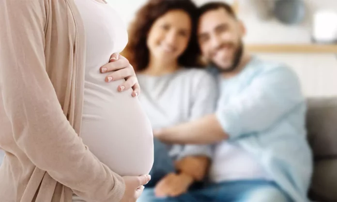 A couple who had a child through a surrogate mother was shocked! The event staged in the style of the movie! A couple who had a child through a surrogate mother was shocked! The event staged in the style of the movie!