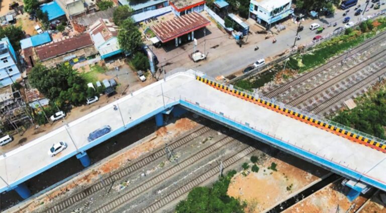 வளைவு இல்லாமல் 90 டிகிரி கோணத்தில் பாலம்! 7 இன்ஜினீயர்கள் பணியிடை நீக்கம்