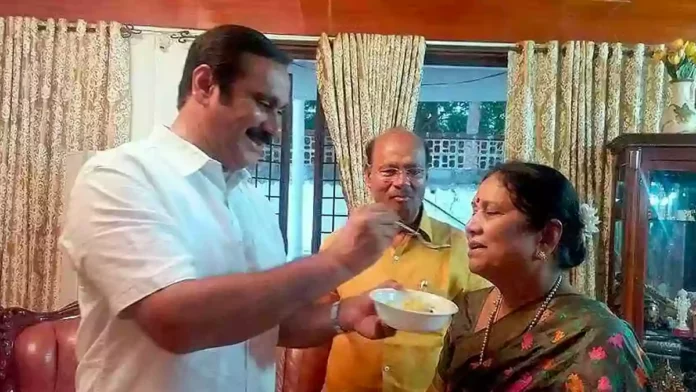 The mother who went to Anbumani for peace.. Ramadas was happy!! Don't miss anything!!