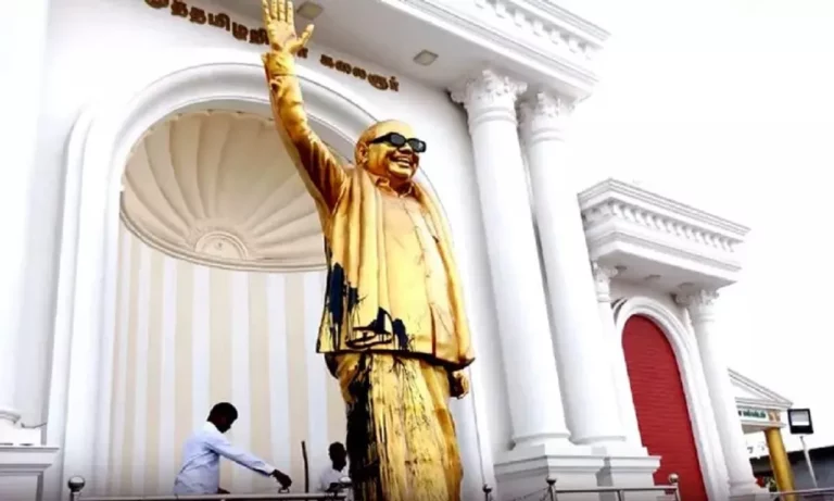 Tragedy happened to Karunanidhi statue in Edappadi fort.. Continued excitement in Salem!!