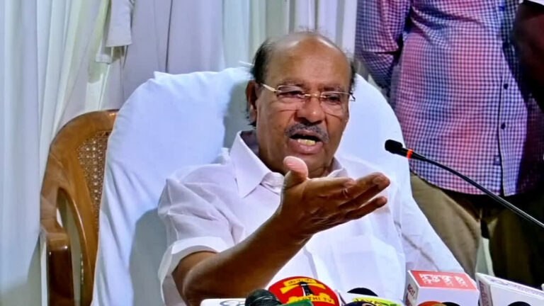 Ramdas who changed the flag.. Explain that he changed the flag to honor the martyrs!