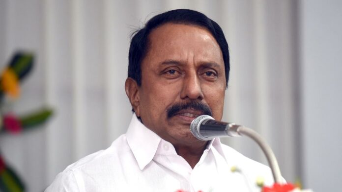 Sengottaiyan's journey to Delhi! Is it a plot against Palaniswami? Political circles are speculating that Narendra Modi will meet with Amit Shah. Sengottaiyan's journey to Delhi! Is it a plot against Palaniswami? Political circles are speculating that Narendra Modi will meet with Amit Shah.