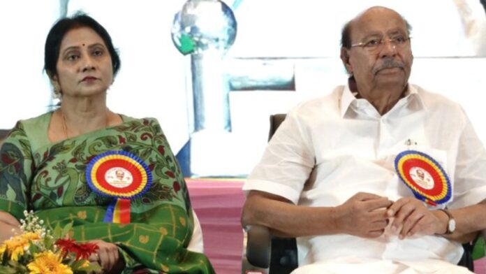 Ramadas gave eight cards to Anbumani in PMK .. Now the sister's game begins!! Ramadas gave eight cards to Anbumani in PMK .. Now the sister's game begins!!