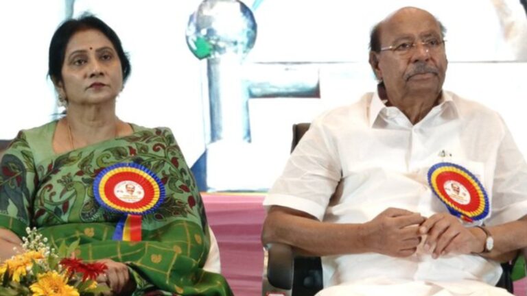 பாமகவில் அன்புமணிக்கு எண்டு கார்டு கொடுத்த ராமதாஸ்.. இனிமே அக்காவின் ஆட்டம் ஆரம்பம்!! பாமகவில் அன்புமணிக்கு எண்டு கார்டு கொடுத்த ராமதாஸ்.. இனிமே அக்காவின் ஆட்டம் ஆரம்பம்!!