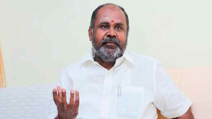 RP Udayakumar who pierced TTV Dhinakaran.. What do we do to you??