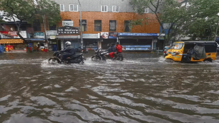 மீண்டும் நீரில் மூழ்கிய சென்னை — திமுக அரசின் “மழைக்கு தயாரான நகரம்” வாக்குறுதி என்னாச்சு 