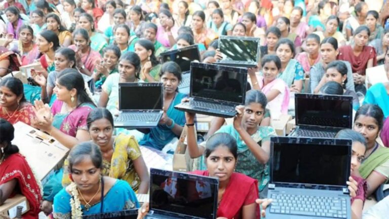 வெளியே லீக்கான லேப்டாப் வழங்கும் தேதி.. குஷியில் மாணவர்கள்!!
