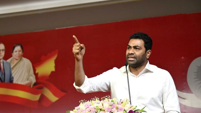 பாஜக உடன் நெருக்கம் காட்டும் தவெகவின் முக்கிய புள்ளி.. டாப் சீக்ரெடை உடைத்த பத்திரிகையாளர்!!