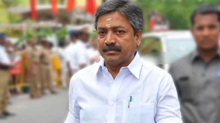 அதிமுக அமைச்சருக்கு எதிராக கிளம்பிய மகளிரணி.. அச்சத்தில் இபிஎஸ்!!