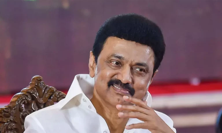 Stalin who showed his strength.. DMK who knocked down the great party.. Intellectuals in celebration..