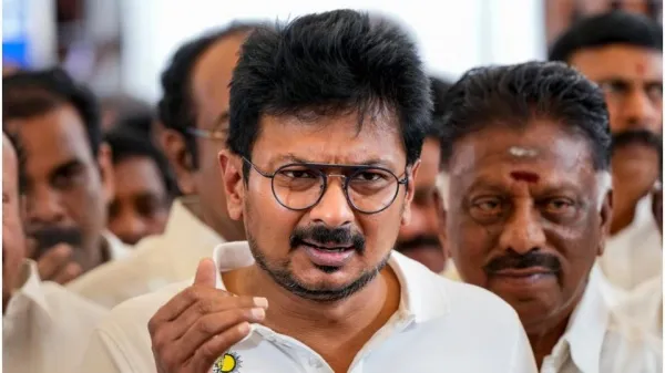 `எம்.எல்.ஏ-க்களுக்கு கார் வாங்க மட்டும் இவ்வளவு வேகமா?' - விஜய் அரசை சீண்டிய உதயநிதி; குறுவை நிதியை வைத்து கடும் தாக்கு!
